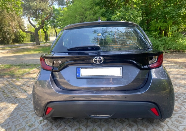 Toyota Yaris cena 72900 przebieg: 9670, rok produkcji 2022 z Warszawa małe 211